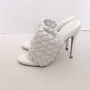 TONY BIANCO Kaylee Mule white heels 7.5 EUC